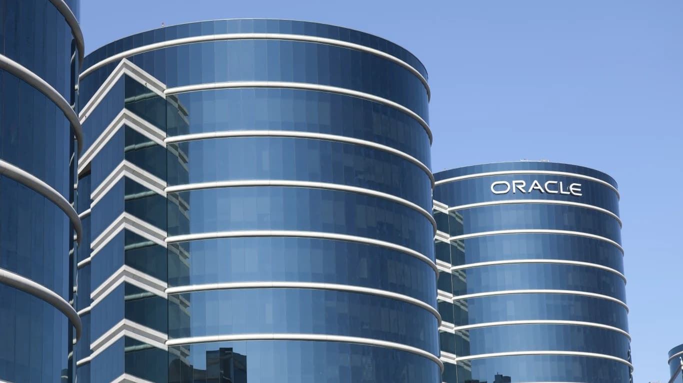 Oracle Stock Surges 11% on AI Momentum