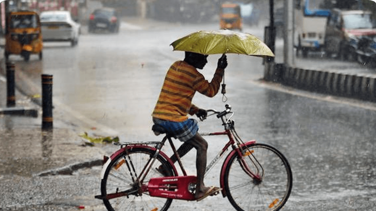 Sri Lanka rains: Floods and landslides leave thousands affected